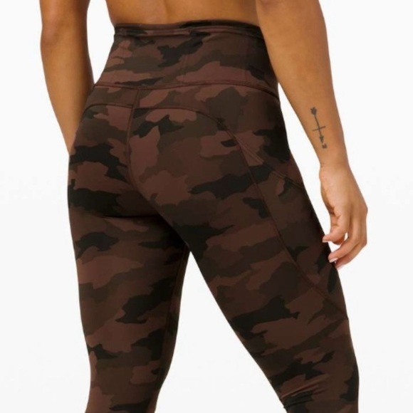 ***SOLD****** Lululemon FAST AND FREE TIGHT 25” Size 4 - Picture 3 of 7